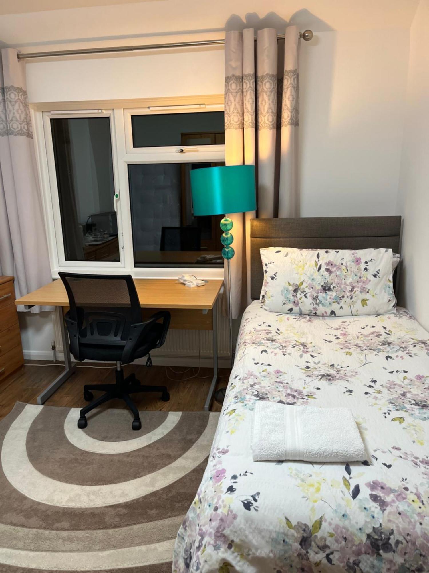 House In Centre With Free Parking *