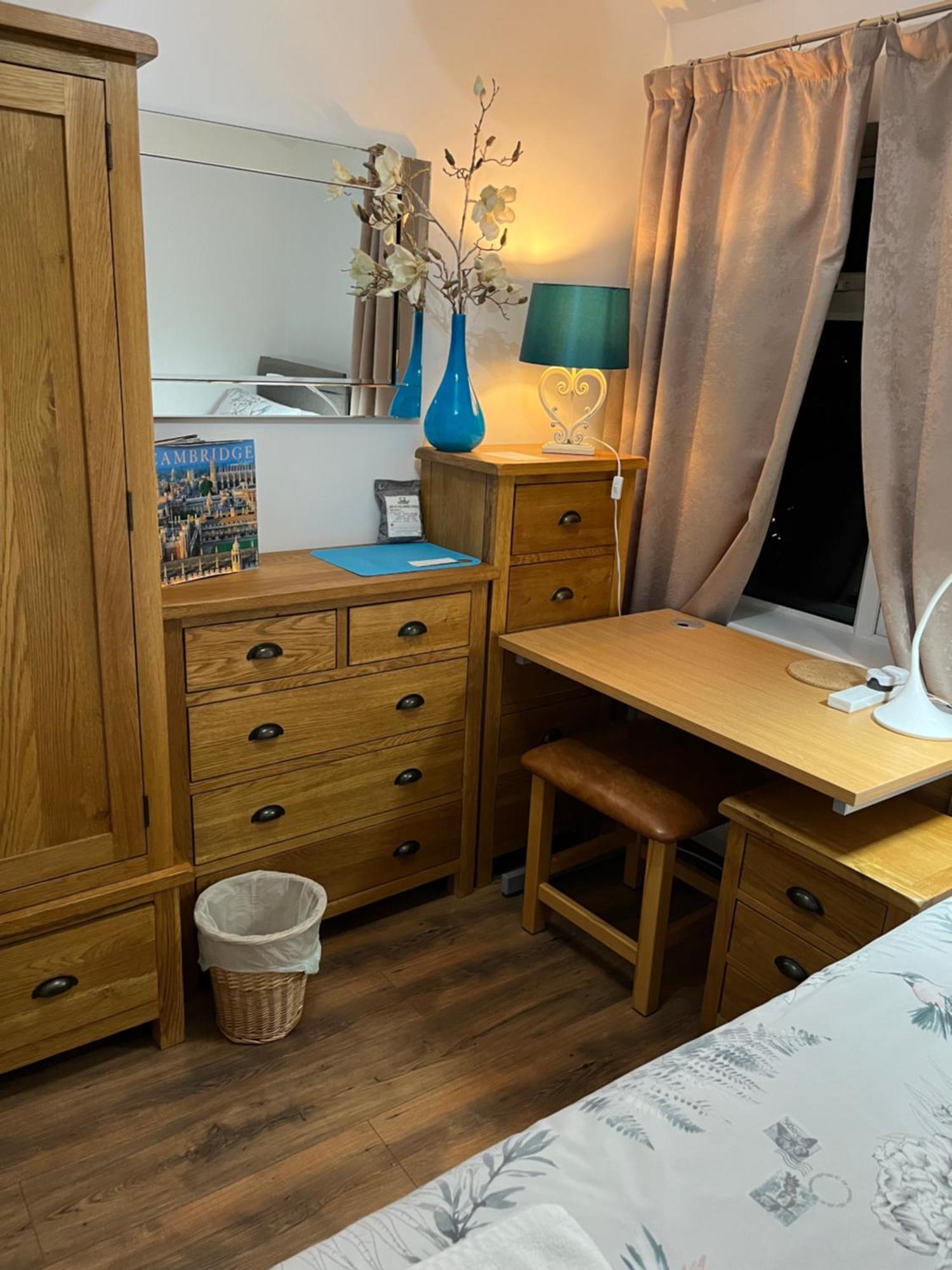 House In Centre With Free Parking Homestay